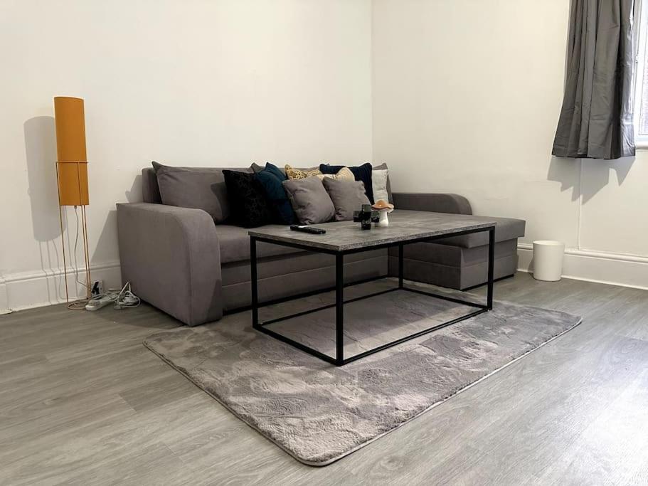 Spectacular 2 Bedroom On Tower Bridge Londres Exterior foto